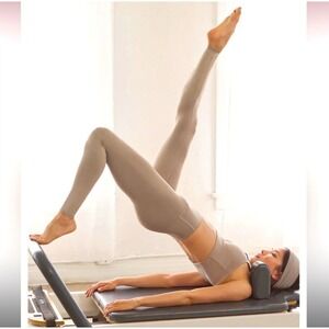 ALO Yoga Airlift High Rise 7/8 Length Leggings Athletic Gravel Beige Medium